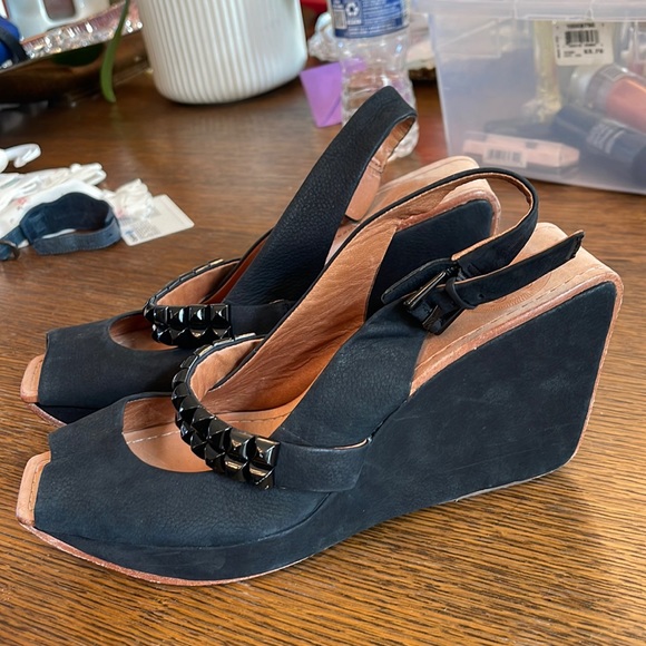 Modern Vintage black peeptoe studded wedges - Picture 2 of 11